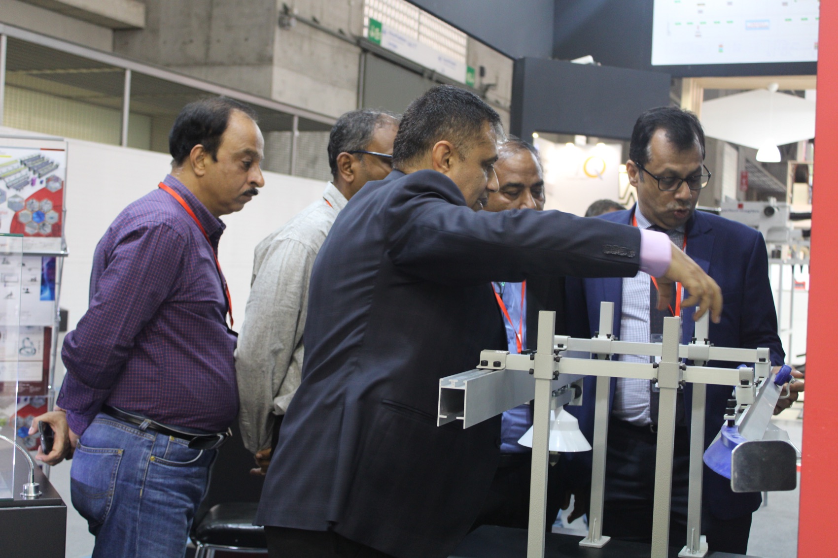 Innospin explaining the transport hardware to mill visitors